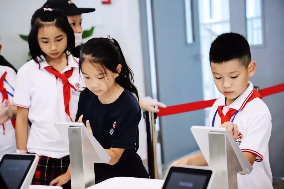 學校食堂承包.jpg 學校食堂承包.jpg